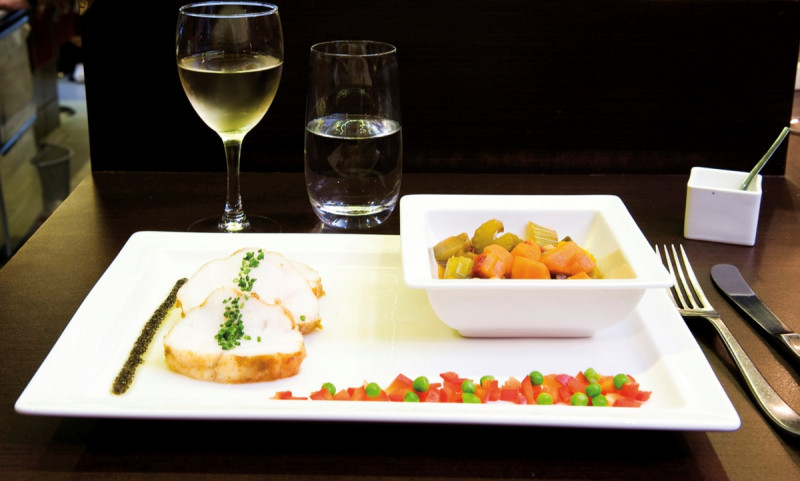 Assiette à compartiments rectangulaire ivoire porcelaine vitrifiée 37x21 cm Classic Gourmet Rak
